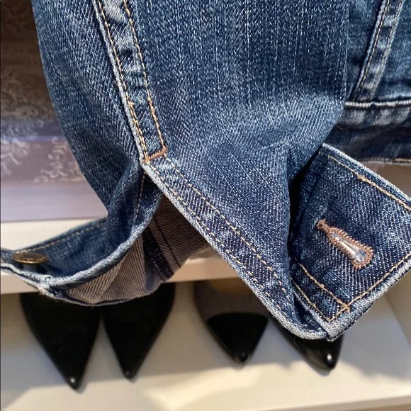 Blue Jean Jacket​​ - Picture 5 of 8